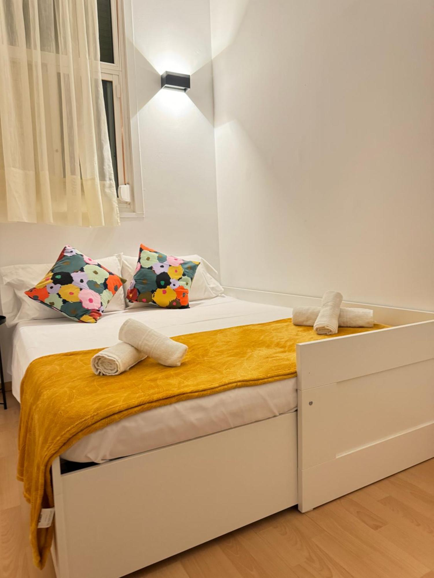 Pamis Apartament Sants, Barcellona Esterno foto